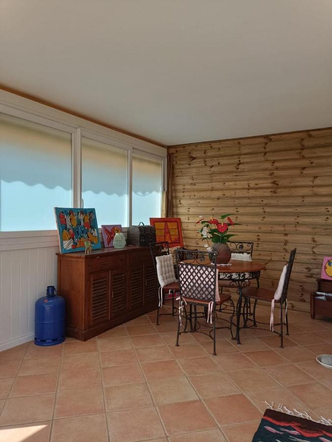 Grand Studio En Bas De Villa Avec Vue Sur Mer Au Carbet Le Carbet Exterior foto